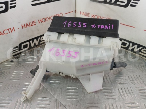 Блок предохранителей под капот Nissan X-Trail 