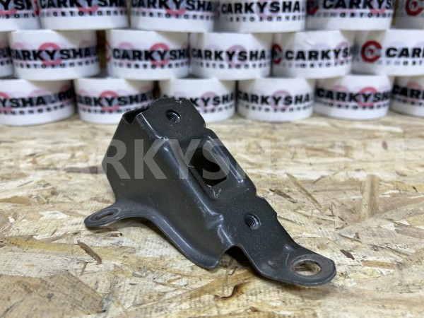 Кронштейн Toyota Hilux VIII Рестайлинг – пикап двойная кабина оригинальный номер 58247-KK010