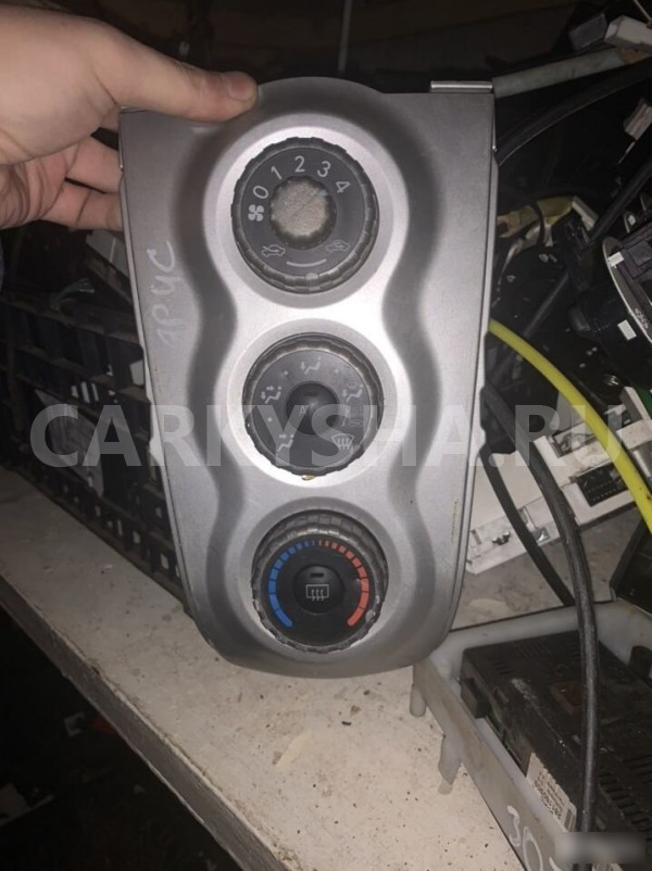 Блок управления печкой Toyota Yaris II (2005—2009) Toyota Yaris 