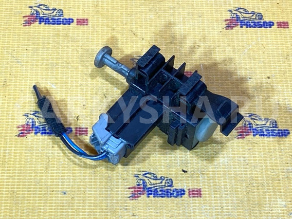 Концевик педали сцепления Land Rover Freelander II рестайлинг (2010—2012) Land Rover Freelander оригинальный номер LR003563