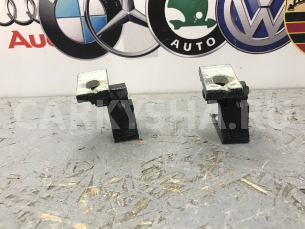 Петля двери задняя правая Volkswagen Tiguan 2008 Volkswagen Tiguan 