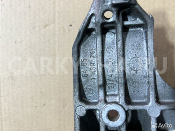 Кронштейн компрессора кондиционера BMW 3 E46 BMW 3er оригинальный номер 64 55 7 505 980