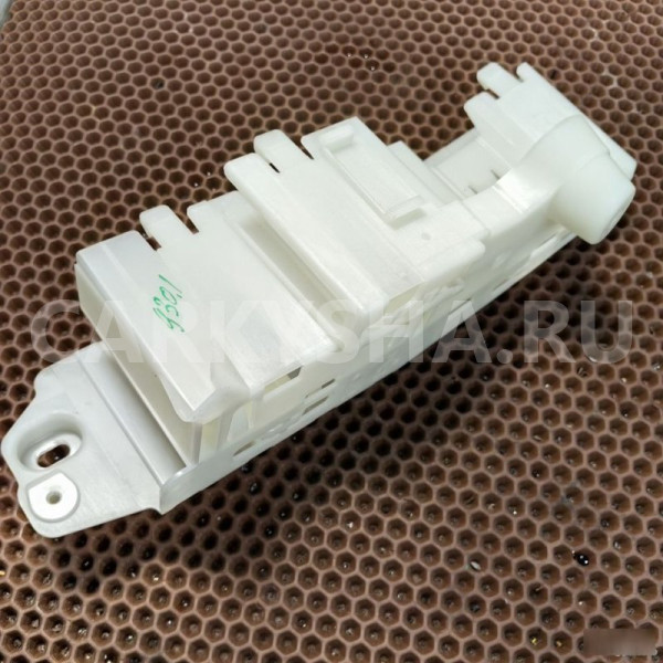 Кронштейн блоков в багажнике BMW 5er оригинальный номер 61 13 9 357 552