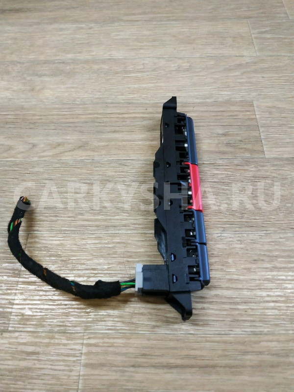 Кнопка аварийной сигнализации Land Rover Freelander оригинальный номер LR006539