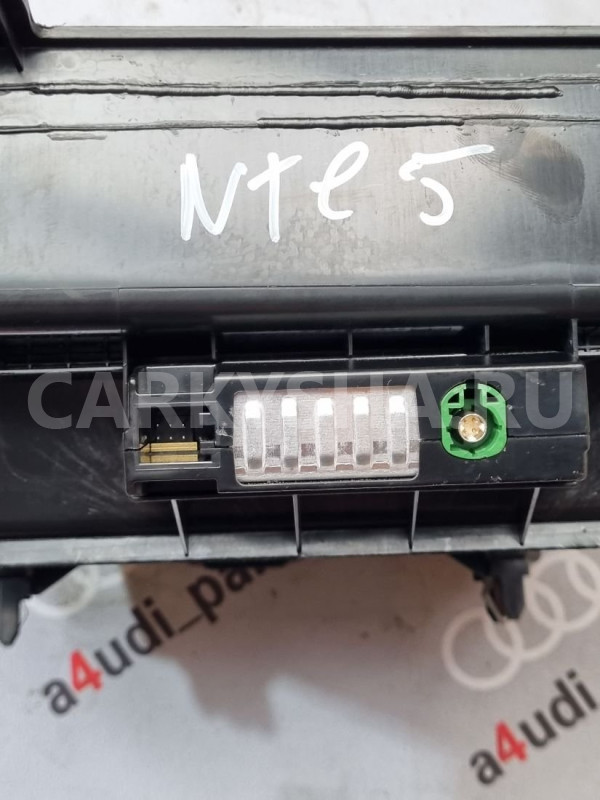 Разъем AUX / USB Porsche Taycan I (2019—2025) Porsche Taycan оригинальный номер 82A035736A