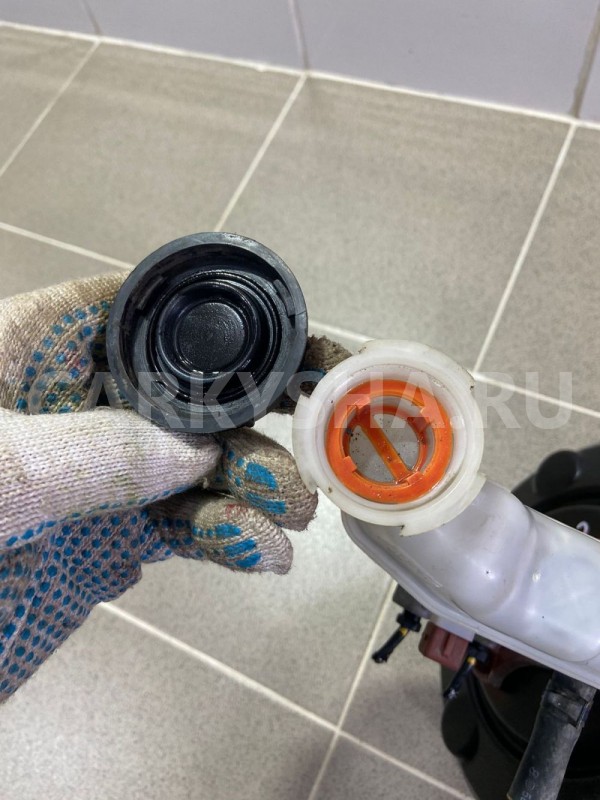 Вакуумник с гтц Hyundai Solaris G4FA Hyundai Solaris оригинальный номер 585004L150