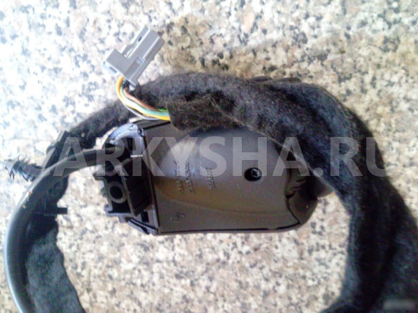 Renault Sandero переключатель стеклоочистителей Renault 15 оригинальный номер 6001551358