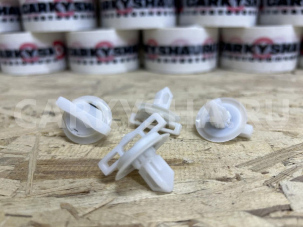 Клипса Toyota Corolla XII (E210) – седан оригинальный номер 67869-F4010