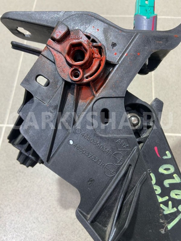 Педаль сцепления LADA Largus Cross 2020 ВАЗ (Lada) Largus оригинальный номер 465039034R