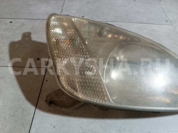 Фара правая Toyota Prius оригинальный номер 8113047010
