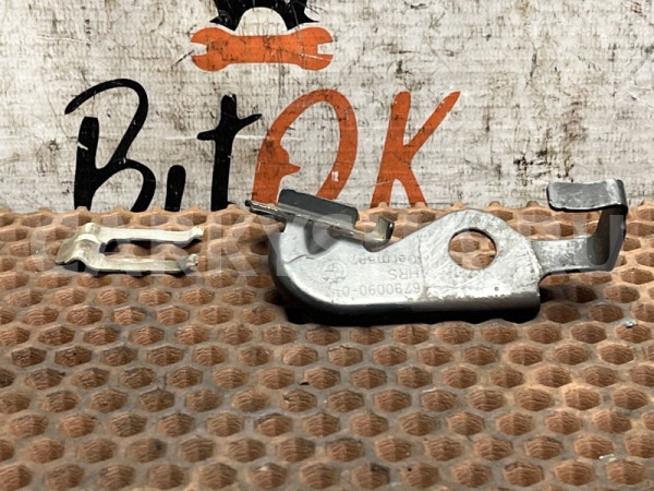 Кронштейн тормозного шланга BMW X1 оригинальный номер 34 30 6 790 090, 34 30 6 790 090, 34306790090, 6790090