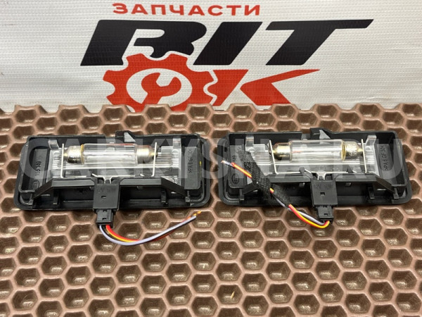 Плафоны подсветки козырьков BMW 3er оригинальный номер 63 31 6 962 013, 63 31 6 962 013, 63316962013, 6962013, 63 31 6 920 189, 63316920189, 6920189