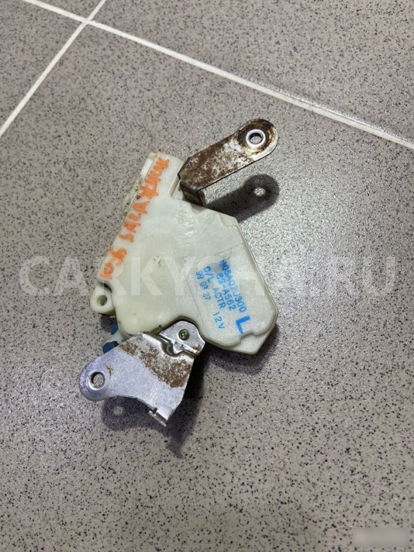 Замок багажника Nissan Cube 1999 г Nissan Cube оригинальный номер 905A02U300