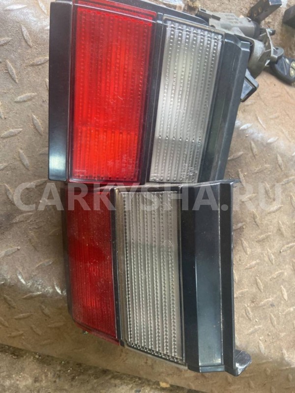 Фонари задние комплект Volkswagen Passat B3 (1988—1993) Volkswagen Passat оригинальный номер 357945112, 357945111