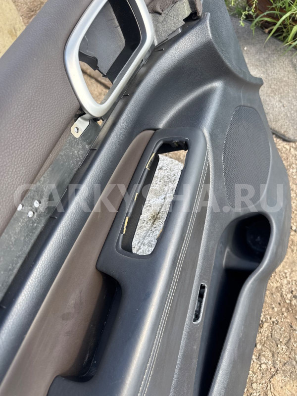 Обшивка левой двери кожа Jeep Grand Cherokee WK2 Jeep Cherokee оригинальный номер 1gr97trm