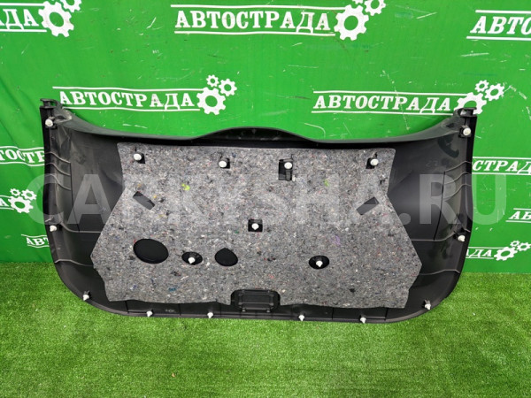 Обшивка крышки багажника Toyota NOAH VOXY ESQUIRE 2014-2021 6775028160 Toyota Noah 