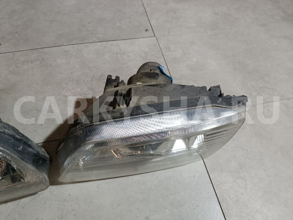 Фары передние комплект Nissan Sunny оригинальный номер 260104M429