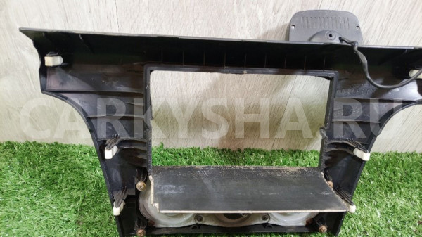 Накладка торпедо центральная Mitsubishi Outlander I (2002—2009) Mitsubishi i оригинальный номер MR979987