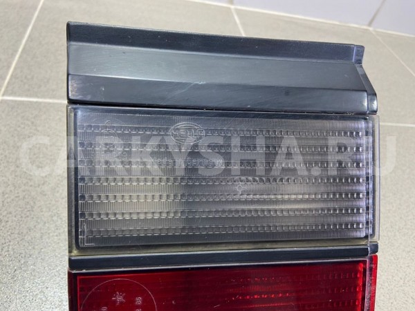Фонарь багажника левый VW Passat B3 1990 Volkswagen Passat оригинальный номер 8767R23