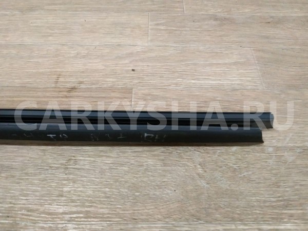 Накладка стекла переднего правого ВАЗ (Lada) Largus оригинальный номер 8450000569