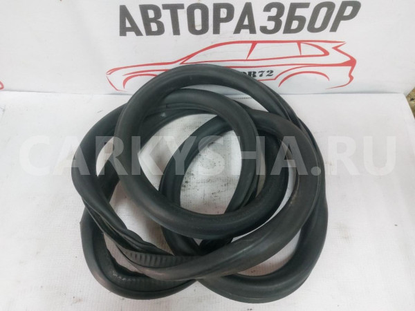 Уплотнитель задней правой двери  Opel Astra J Opel Astra оригинальный номер 13260045