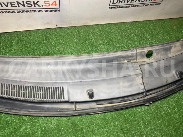 Решетка под лобовое стекло Toyota Yaris оригинальный номер 55781-0D220, 55782-0D150, 55783-0D130