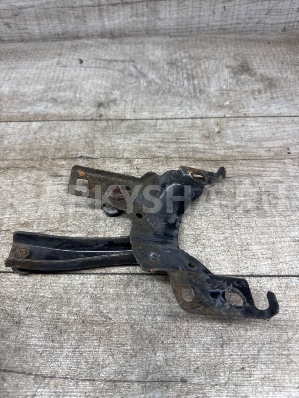 Кронштейн замка капота Mazda 3 BL мазда Mazda 2 оригинальный номер BBM4-52-15Y