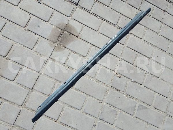 Молдинг стекла передней левой двери VW Golf+ Volkswagen Golf Plus оригинальный номер 5M0837477478