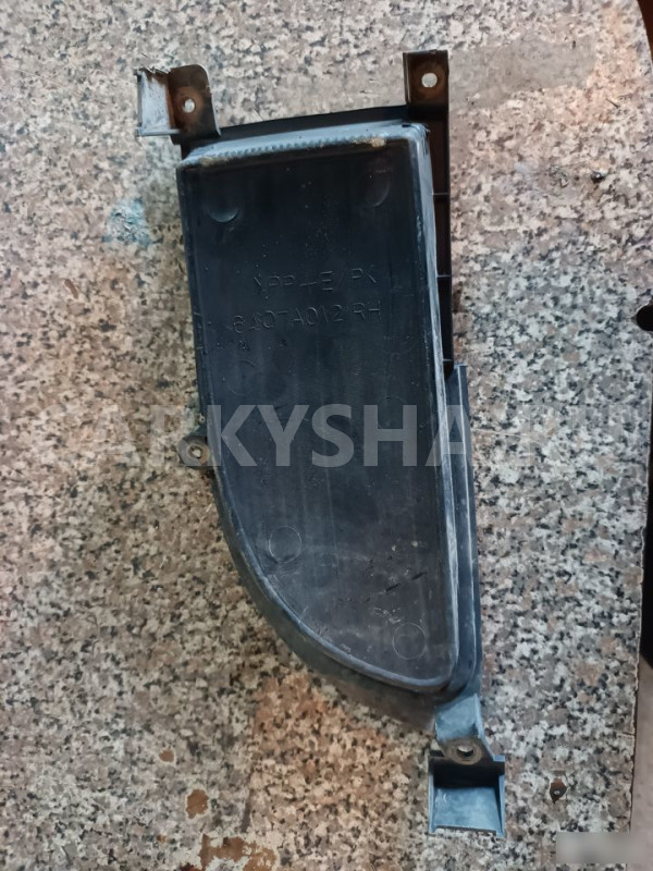 Заглушка бампера права Митцубиси Лансер 9 Mitsubis Mitsubishi i оригинальный номер MB99202CAL 6407A012 6407A011