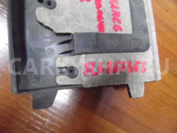 Обшивка двери багажника Volkswagen Touareg I (2002—2006) Volkswagen Touareg оригинальный номер 7L6867656