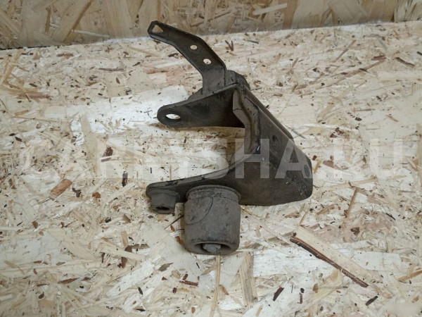 Кронштейн кпп Toyota Auris E150 Toyota Auris оригинальный номер 123210D210