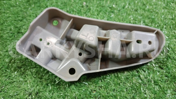 Кронштейн фары левый Toyota Land Cruiser 2012 Toyota Land Cruiser оригинальный номер 8115860K10