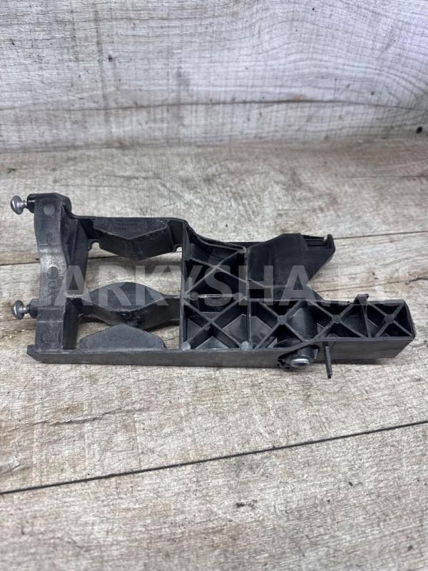 Кронштейн фары передний правый Audi A6 C7 Audi A6 оригинальный номер 4g0805608