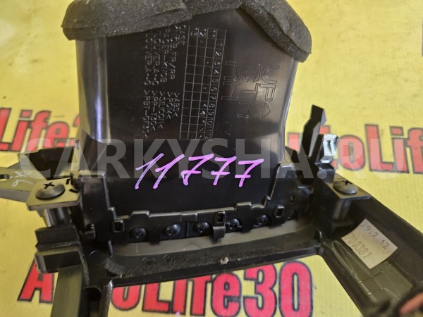 Дефлектор воздушный центральный Nissan Juke 