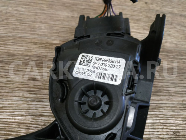 Педаль газа Land Rover Freelander оригинальный номер 7G9N9F836HA