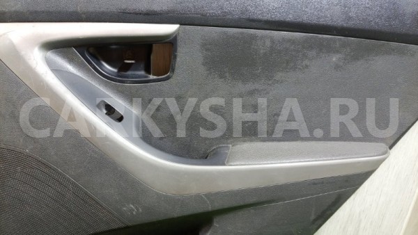 Обшивка двери (дверная карта) задняя правая Hyundai Elantra оригинальный номер 833203X100