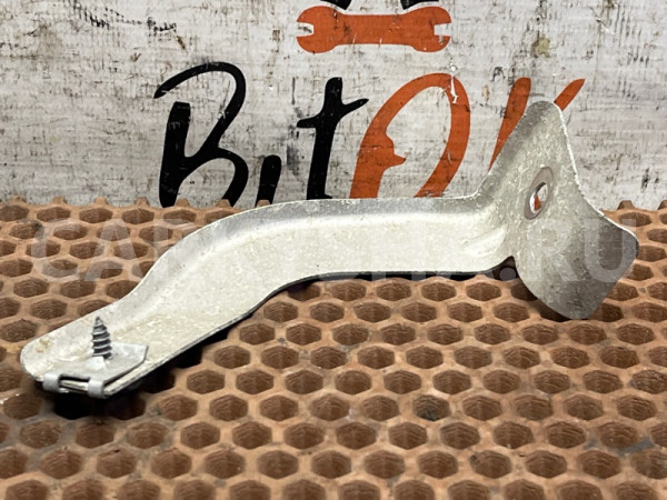 Кронштейн теплоизоляции защиты BMW X3 оригинальный номер 51 48 3 425 257, 51 48 3 425 257, 51483425257, 3425257