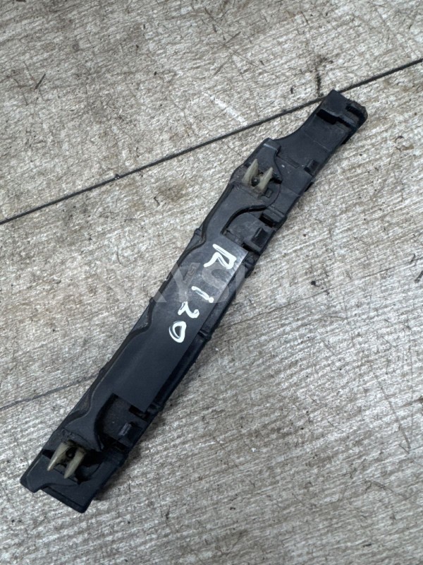 Крепление бампера правое переднее Hyundai i20 Hyundai i20 оригинальный номер 865161j000