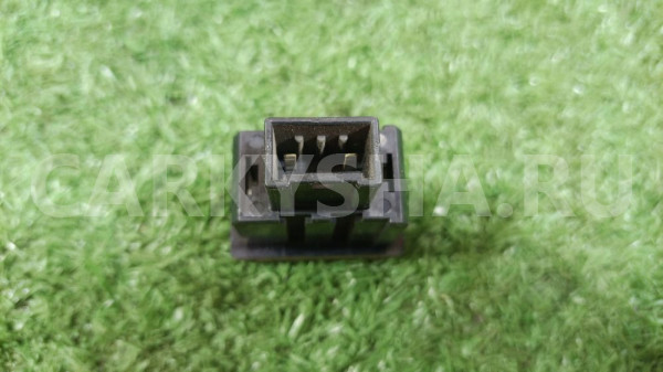 Розетка Toyota Land Cruiser 100 (1998—2002) Toyota Land Cruiser оригинальный номер 5564228010