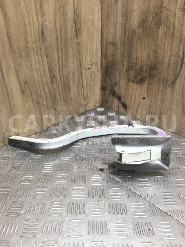 Петля крышки багажника Nissan Bluebird Sylphy 