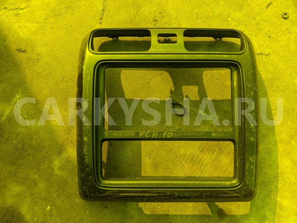 Консоль магнитофона Toyota HiAce 