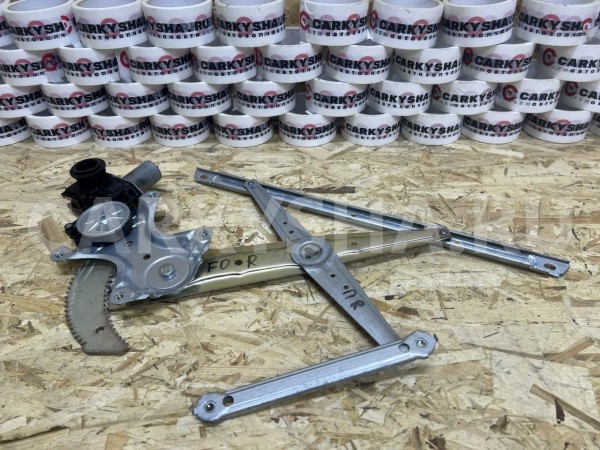 Стеклоподъемник передней правой двери Toyota Fortuner II Рестайлинг оригинальный номер 69801-0K140