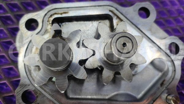 Масляный насос Nissan Terrano WD21 TD27T Nissan Terrano 