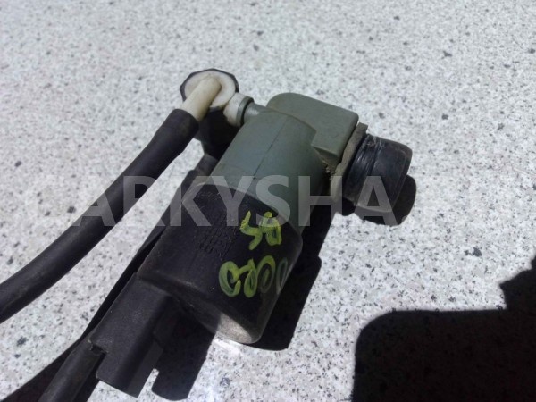 Насос омывателя Renault Sandero I (2009—2014) Renault 14 оригинальный номер 9641553880