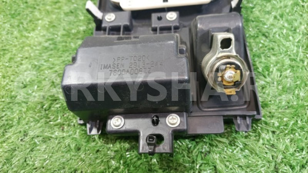 Накладка центральной консоли Mitsubishi Lancer Mitsubishi Lancer оригинальный номер 7600A006ZZ