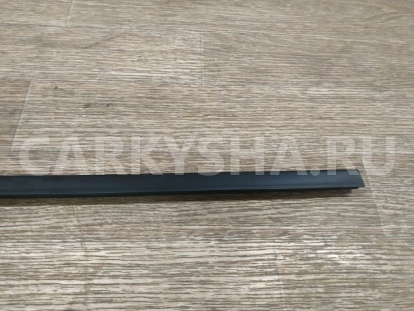 Накладка стекла переднего правого Land Rover Freelander 