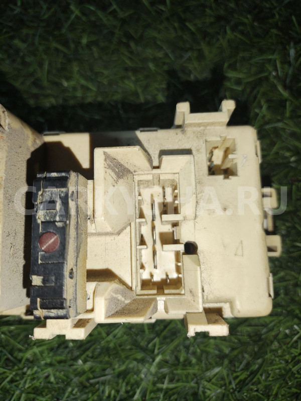 Блок предохранителей салонный Mazda 323 1.6 89-94 Mazda Familia оригинальный номер BB1V66730