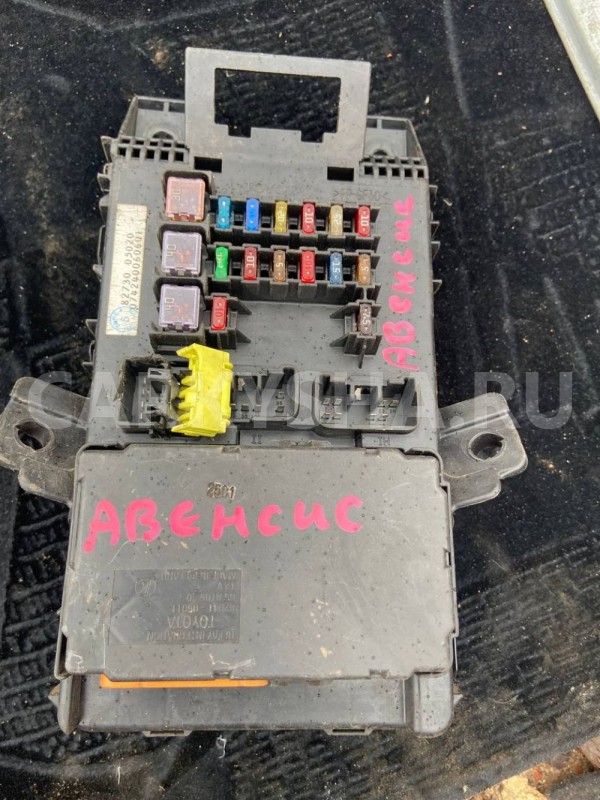 Блок предохранителей Toyota Avensis T220 рестайлинг (2000—2003) Toyota Avensis оригинальный номер 8204105011