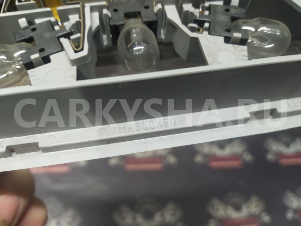 Плафон салона передний Mitsubishi Lancer 9 2006г Mitsubishi i оригинальный номер MR330450