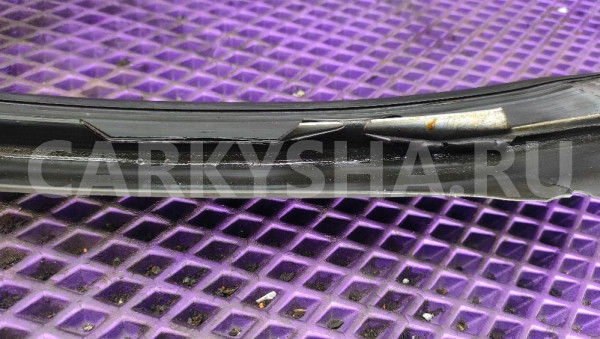 Молдинг лобового стекла правый Mercedes-Benz W124 Mercedes-Benz W124 